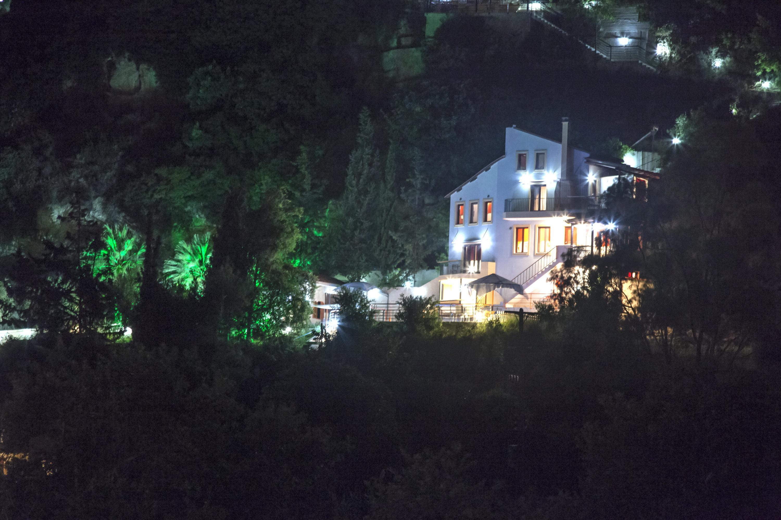 Estate Kares Aparthotel Tílisos Exteriör bild