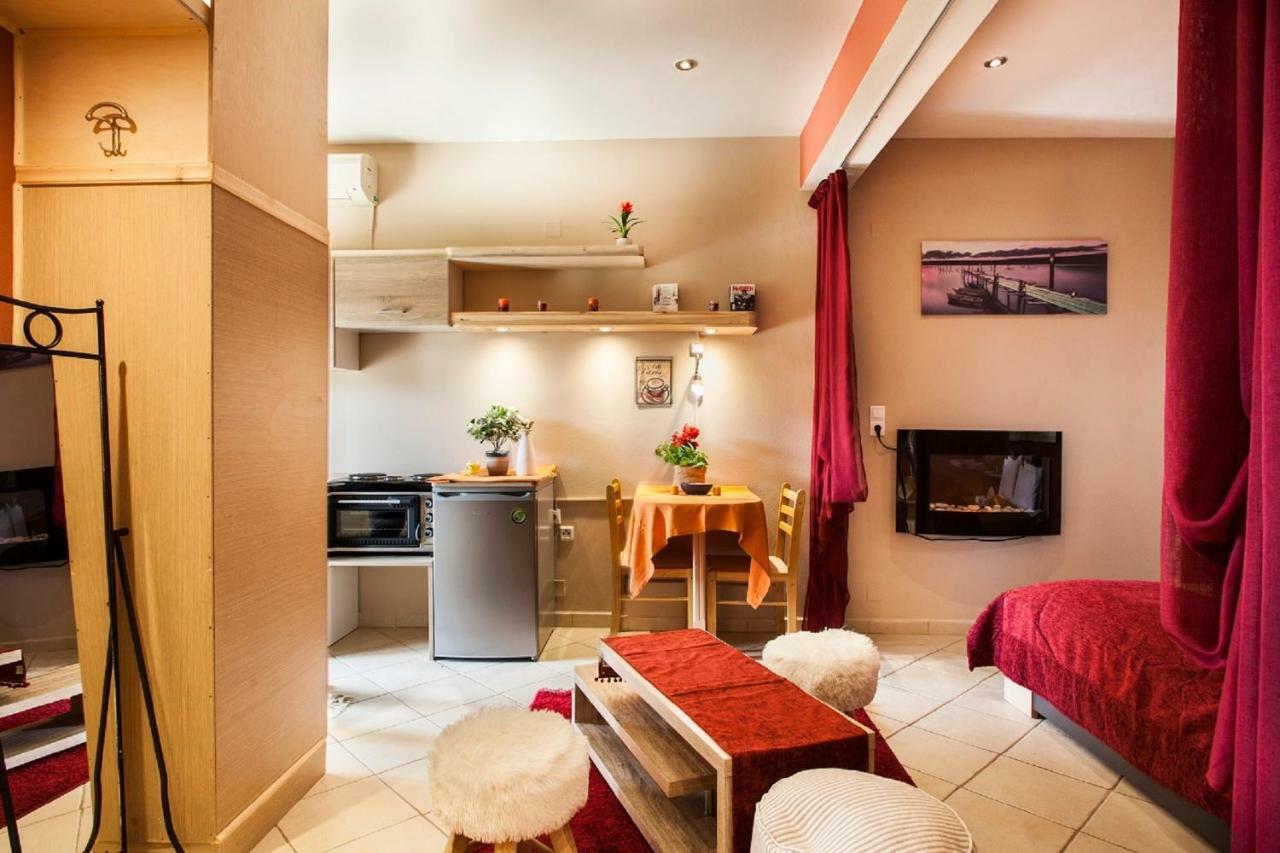 Estate Kares Aparthotel Tílisos Exteriör bild